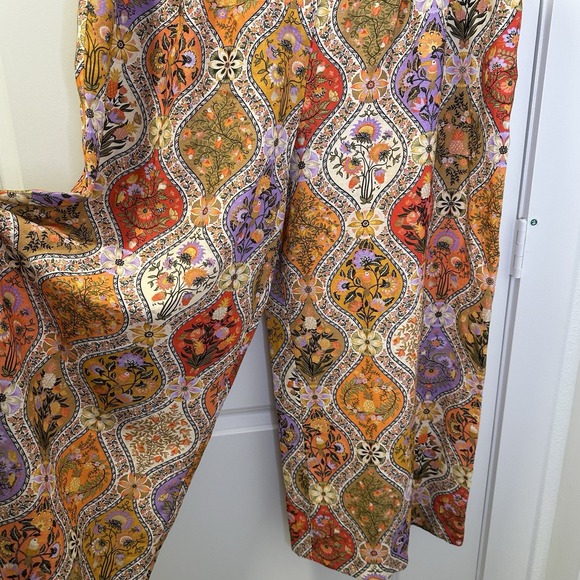 FARM Rio Multicolor Patterned Cropped Pants - Picture 4 of 16